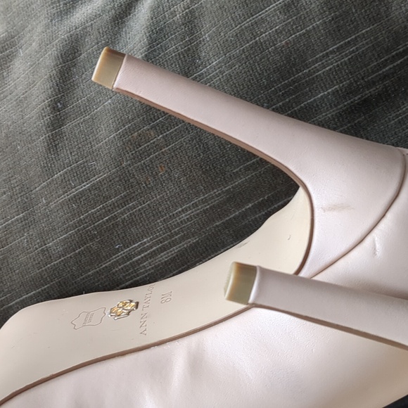 Never worn Ann Taylor nude heels - Picture 6 of 8